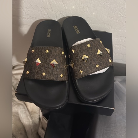 Michael Kors Tyra Slides - Picture 3 of 7